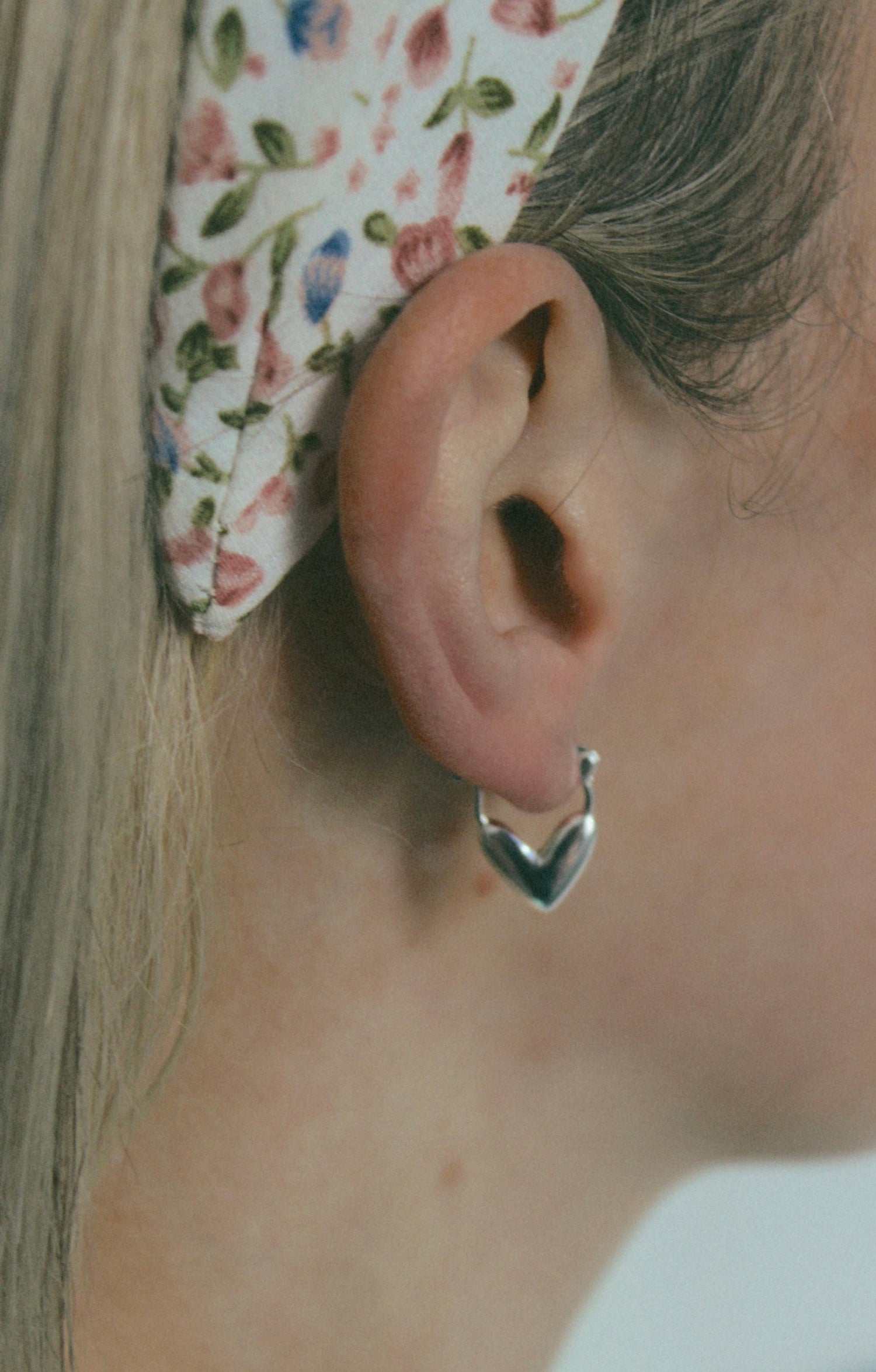 925 sterling silver heart shaped earrings with clasp