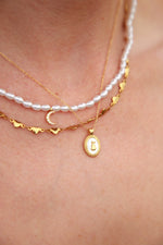 925 sterling silver with real 18k gold plating chain, vintage style pendant necklace with mother of pearl centre and fruit pear in the centre. 